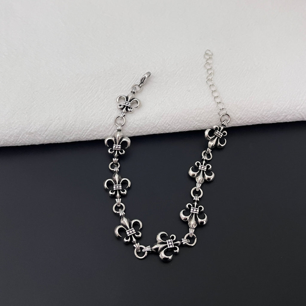 Vintage Fleur-de-Lis Charm Chain Bracelet